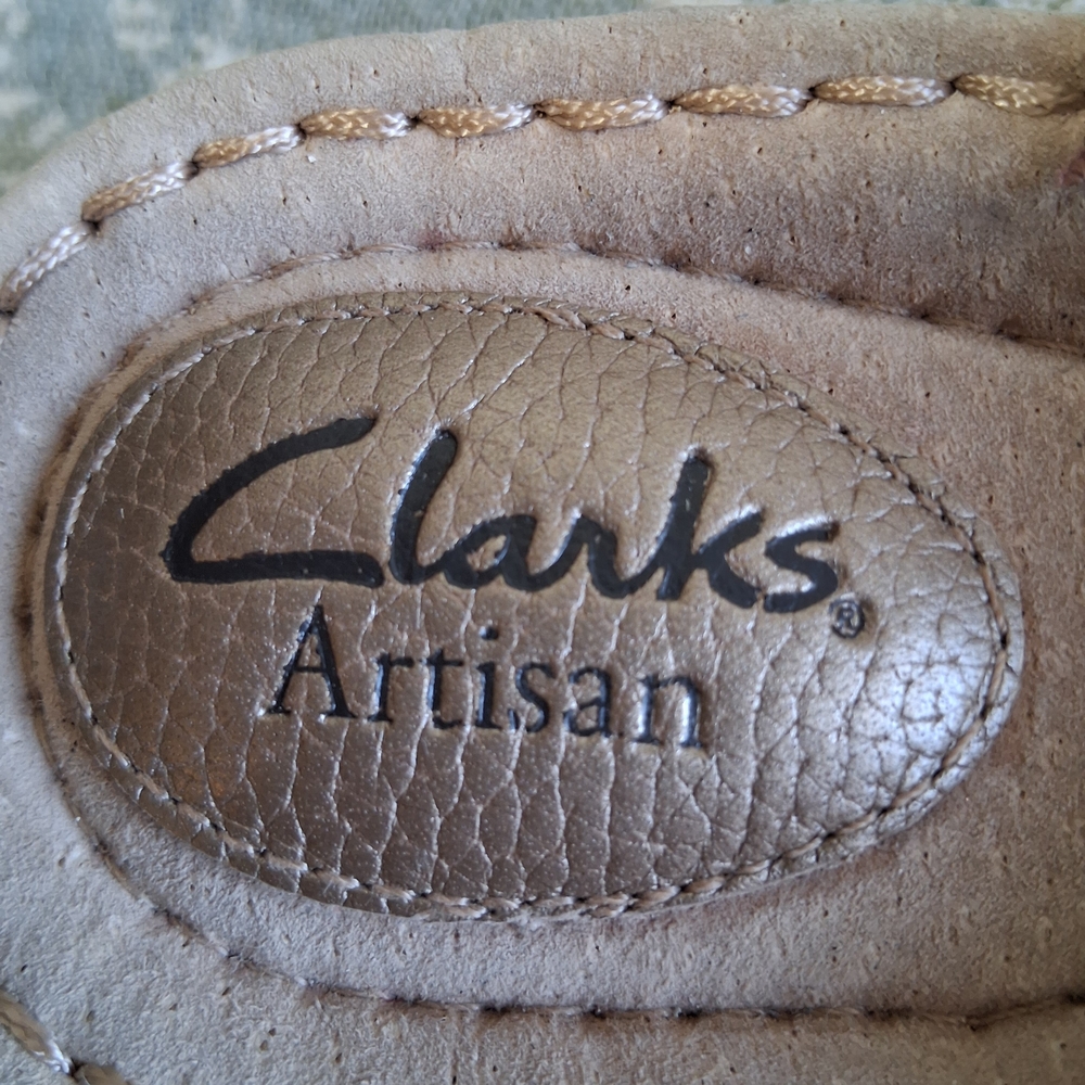 Clarks Artisan Floral Leather Wedge l Sandals Sz.8.5 Taupe Comfort Boho Casual - Picture 14 of 16